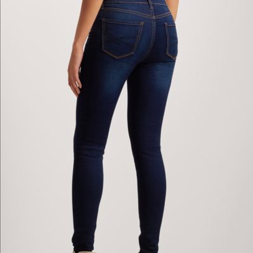 High waisted jeans!